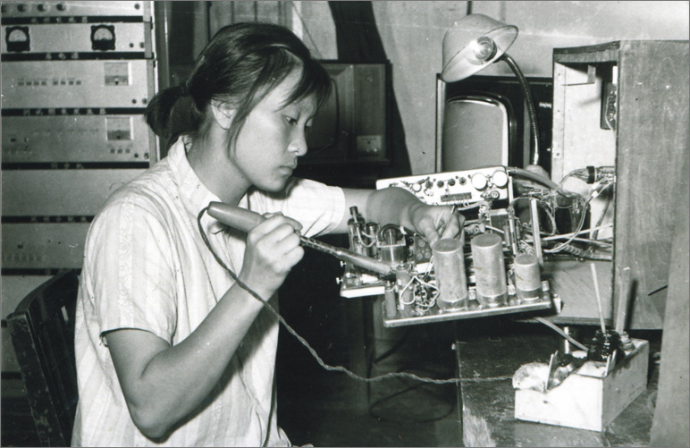 1970年，中國誕生第一臺彩色電視機，數年之后，長虹才開始電視機的研制