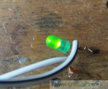 想減少電費(fèi)嗎？DIY一個(gè)迷你風(fēng)力發(fā)電機(jī)吧