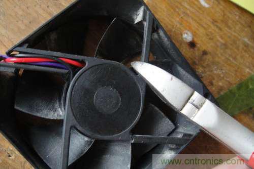 想減少電費(fèi)嗎？DIY一個(gè)迷你風(fēng)力發(fā)電機(jī)吧