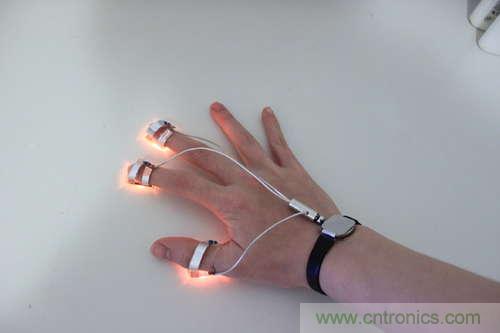 LED多點觸控手套DIY：把各部分焊接起來，測試