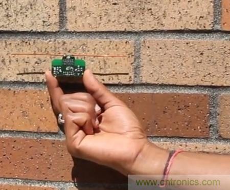 網友熱議：無電池手機能否實現？