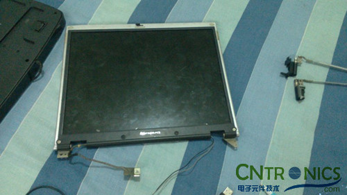 創意DIY：將筆記本大卸八塊做成臺式機！