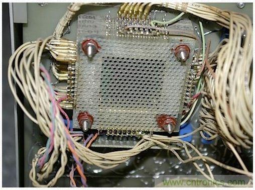 經(jīng)典懷舊拆解！歷史彌留的可編程科學(xué)計算器 from 1966