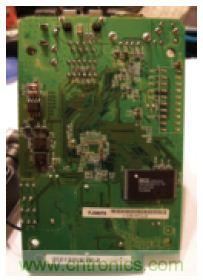 圖3：WPS54G打印服務器電路板背面。