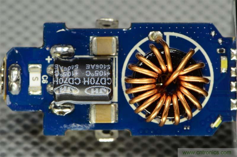 小米車載充電器拆解評測：49元能讓這枚&ldquo;子彈&rdquo;飛多遠(yuǎn)？