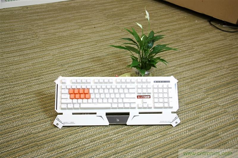 曾經的網吧統治者&mdash;雙飛燕血手幽靈機械鍵盤，真世界最快？