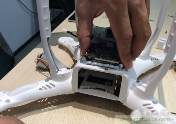 真飛機拆不著，那就來拆拆無人機&ldquo;鼻祖&rdquo;大疆吧！