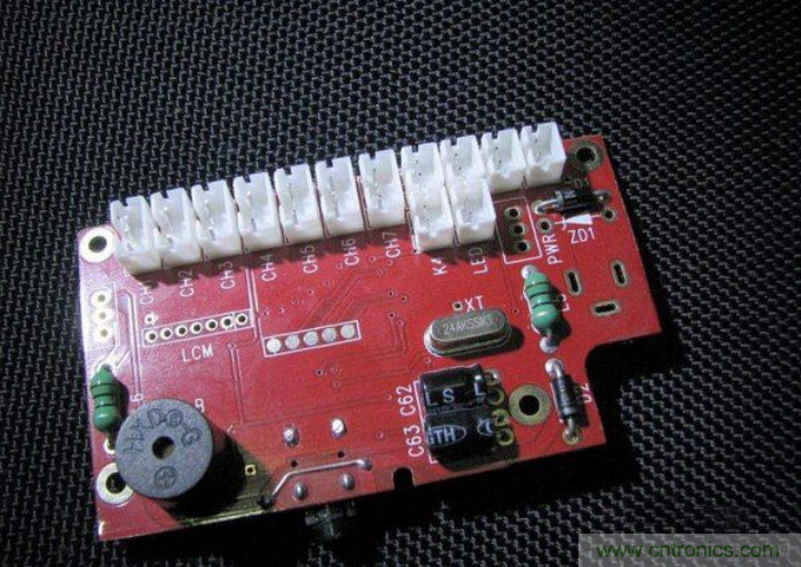 無人機 DIY 制作全過程，酷得不要不要的！