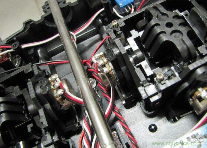 無人機 DIY 制作全過程，酷得不要不要的！