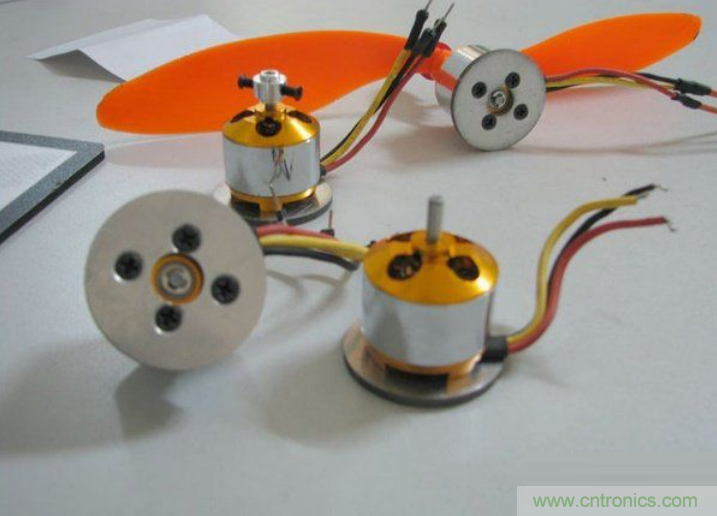 無人機 DIY 制作全過程，酷得不要不要的！