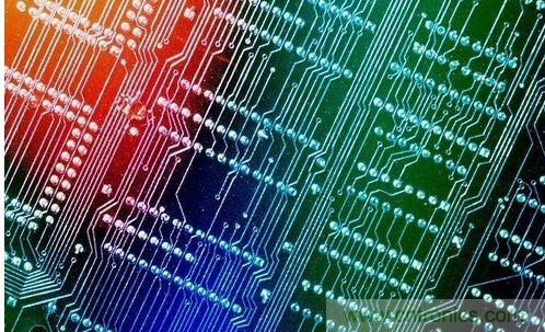 【導讀】對于一個新設計的電路板，調試起來往往會遇到一些困難，特別是當板比較大、元件比較多時，往往無從下手。但如果掌握好一套合理的調試方法，調試起來將會事半功倍。  對于剛拿回來的新PCB板，我們首先要大概觀察一下，板上是否存在問題，例如是否有明顯的裂痕，有無短路、開路等現象。如果有必要的話，可以檢查一下電源跟地線之間的電阻是否足夠大。  然后就是安裝元件了。相互獨立的模塊，如果您沒有把握保證它們工作正常時，最好不要全部都裝上，而是一部分一部分的裝上（對于比較小的電路，可以一次全部裝上），這樣容易確定故障范圍，免得到時遇到問題時，無從下手。一般來說，可以把電源部分先裝好，然后就上電檢測電源輸出電壓是否正常。如果在上電時您沒有太大的把握（即使有很大的把握，也建議您加上一個保險絲，以防萬一），可考慮使用帶限流功能的可調穩壓電源。先預設好過流保護電流，然后將穩壓電電源的電壓值慢慢往上調，并監測輸入電流、輸入電壓以及輸出電壓。如果往上調的過程中，沒有出現過流保護等問題，且輸出電壓也達到了正常，則說明電源部分OK。反之，則要斷開電源，尋找故障點，并重復上述步驟，直到電源正常為止。  接下來逐漸安裝其它模塊，每安裝好一個模塊，就上電測試一下，上電時也是按照上面的步驟，以避免因為設計錯誤或/和安裝錯誤而導致過流而燒壞元件。  PCB   尋找故障的辦法一般有下面幾種：  ①測量電壓法。首先要確認的是各芯片電源引腳的電壓是否正常，其次檢查各種參考電壓是否正常，另外還有各點的工作電壓是否正常等。例如，一般的硅三極管導通時，BE結電壓在0.7V左右，而CE結電壓則在0.3V左右或者更小。如果一個三極管的BE結電壓大于0.7V（特殊三極管除外，例如達林頓管等），可能就是BE結就開路。  ②信號注入法。將信號源加至輸入端，然后依次往后測量各點的波形，看是否正常，以找到故障點。有時我們也會用更簡單的辦法，例如用手握一個鑷子，去碰觸各級的輸入端，看輸出端是否有反應，這在音頻、視頻等放大電路中常使用（但要注意，熱底板的電路或者電壓高的電路，不能使用此法，否則可能會導致觸電）。如果碰前一級沒有反應，而碰后一級有反應，則說明問題出在前一級，應重點檢查。  ③當然，還有很多其它的尋找故障點的方法，例如看、聽、聞、摸等。&ldquo;看&rdquo;就是看元件有無明顯的機械損壞，例如破裂、燒黑、變形等;&ldquo;聽&rdquo;就是聽工作聲音是否正常，例如一些不該響的東西在響，該響的地方不響或者聲音不正常等;&ldquo;聞&rdquo;就是檢查是否有異味，例如燒焦的味道、電容電解液的味道等，對于一個有經驗的電子維修人員來說，對這些氣味是很敏感的;&ldquo;摸&rdquo;就是用手去試探器件的溫度是否正常，例如太熱，或者太涼。一些功率器件，工作起來時會發熱，如果摸上去是涼的，則基本上可以判斷它沒有工作起來。但如果不該熱的地方熱了或者該熱的地方太熱了，那也是不行的。一般的功率三極管、穩壓芯片等，工作在70度以下是完全沒問題的。70度大概是怎樣的一個概念呢？如果你將手壓上去，可以堅持三秒鐘以上，就說明溫度大概在70度以下（注意要先試探性的去摸，千萬別把手燙傷了）。  好了，關于調試的問題，我們今天就暫時講這么多，如果想要了解更多的調試方法和經驗，可以去找一些家用電器維修的書來看看，一個好的設計人員，首先應該是一個好的維修人員。