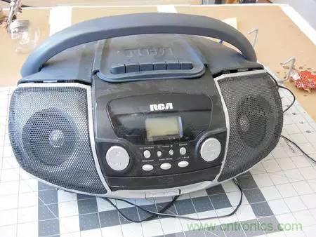 廢舊收音機如何變身成酷炫機器人?