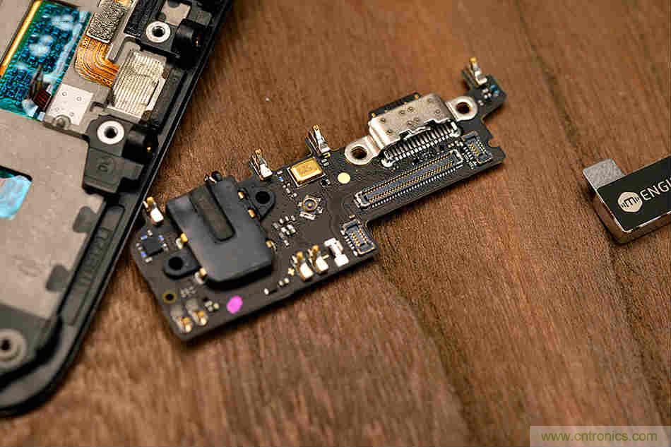 拆解魅族15 Plus:玩轉了新概念,但其工藝究竟如何?