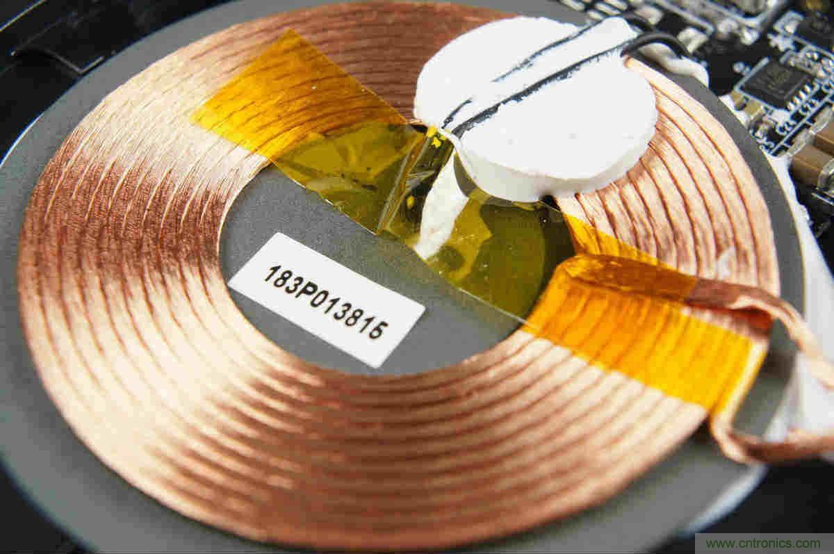 拆解對比:系出同門,小米、紫米無線充電器的差別有多大?