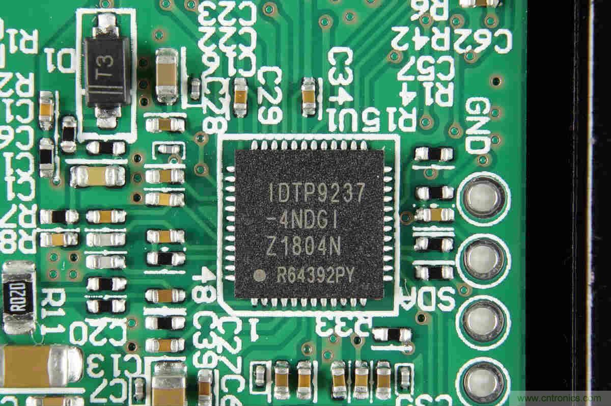 拆解對比:系出同門,小米、紫米無線充電器的差別有多大?