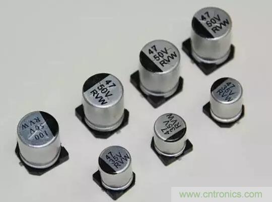 如何區分電解電容與無極性電容？